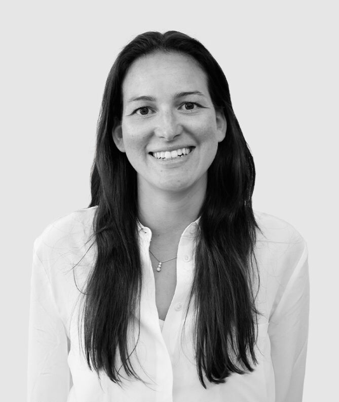 Claire Kelly Photo 1 WEB